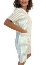Cargar imagen en el visor de la galería, Uniforme de Bermuda - Rayas Verdes