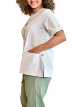 Cargar imagen en el visor de la galería, Uniforme de Pantalón - Rayas Verdes