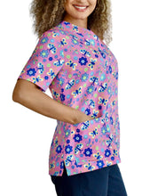 Cargar imagen en el visor de la galería, Camisa antifluidos - Mariposas y Flores Fondo Rosa
