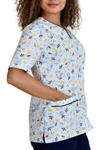 Cargar imagen en el visor de la galería, Uniforme de Pantalón - Mariquitas y Flores fondo Azul