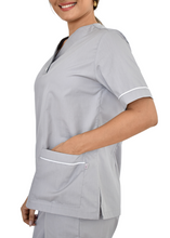 Cargar imagen en el visor de la galería, Uniforme de Bermuda - Gris Claro