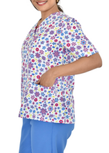 Cargar imagen en el visor de la galería, Uniforme de pantalón LS - Flores Fondo Blanco