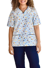 Cargar imagen en el visor de la galería, Uniforme de Pantalón - Mariquitas y Flores fondo Azul
