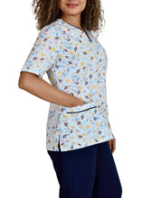 Cargar imagen en el visor de la galería, Uniforme de Pantalón - Mariquitas y Flores fondo Azul
