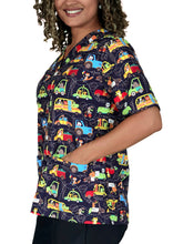 Cargar imagen en el visor de la galería, Camisa antifluidos - Carritos fondo negro
